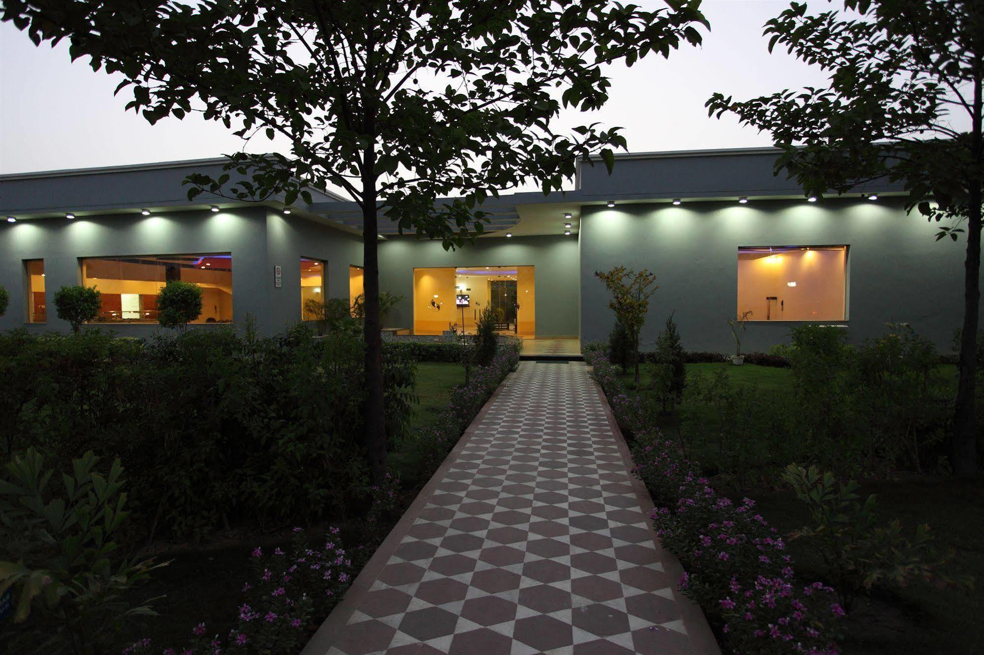 Shri Radha Brij Vasundhara Resort & Spa Govardhan Dış mekan fotoğraf