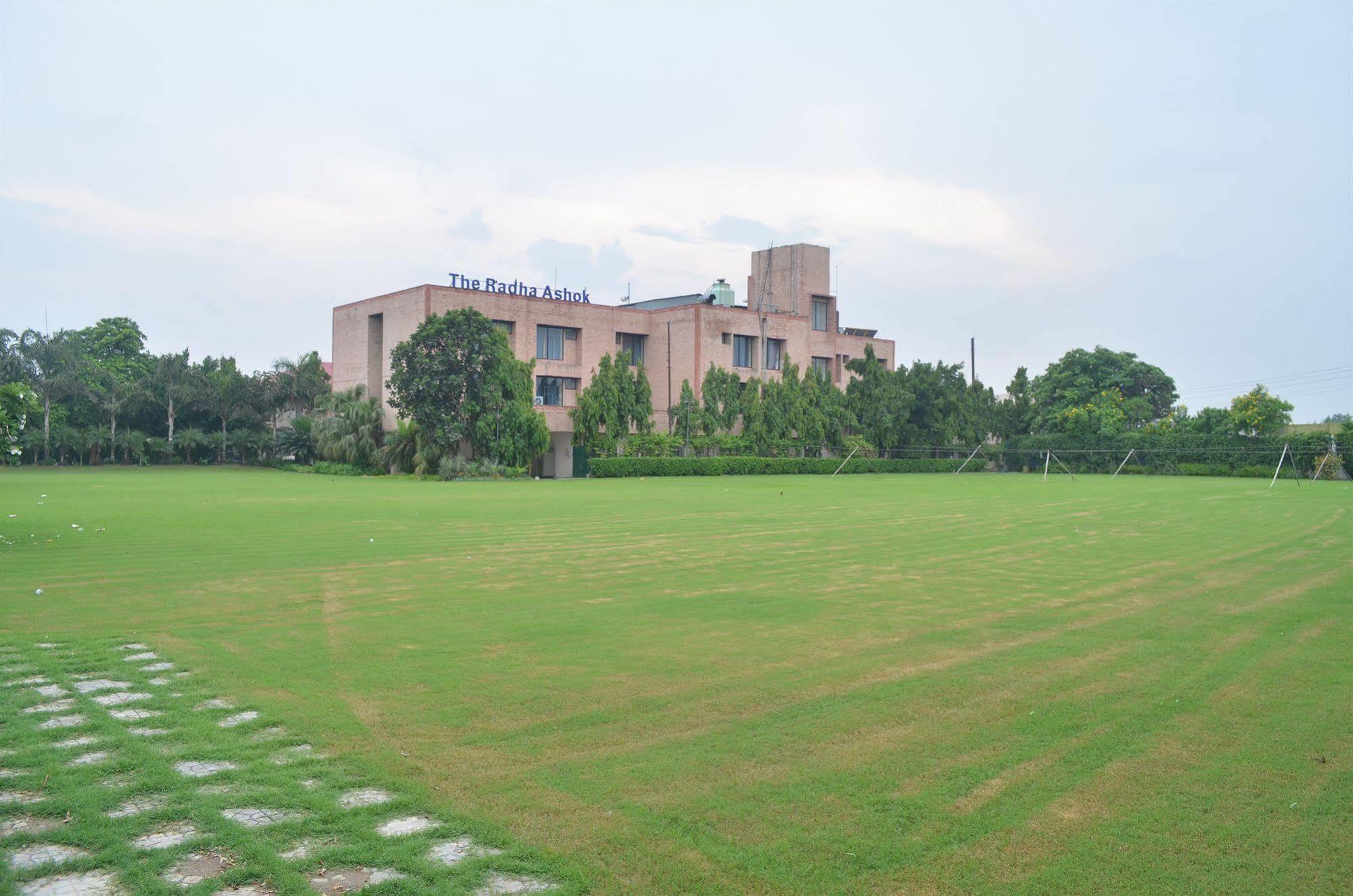 Shri Radha Brij Vasundhara Resort & Spa Govardhan Dış mekan fotoğraf